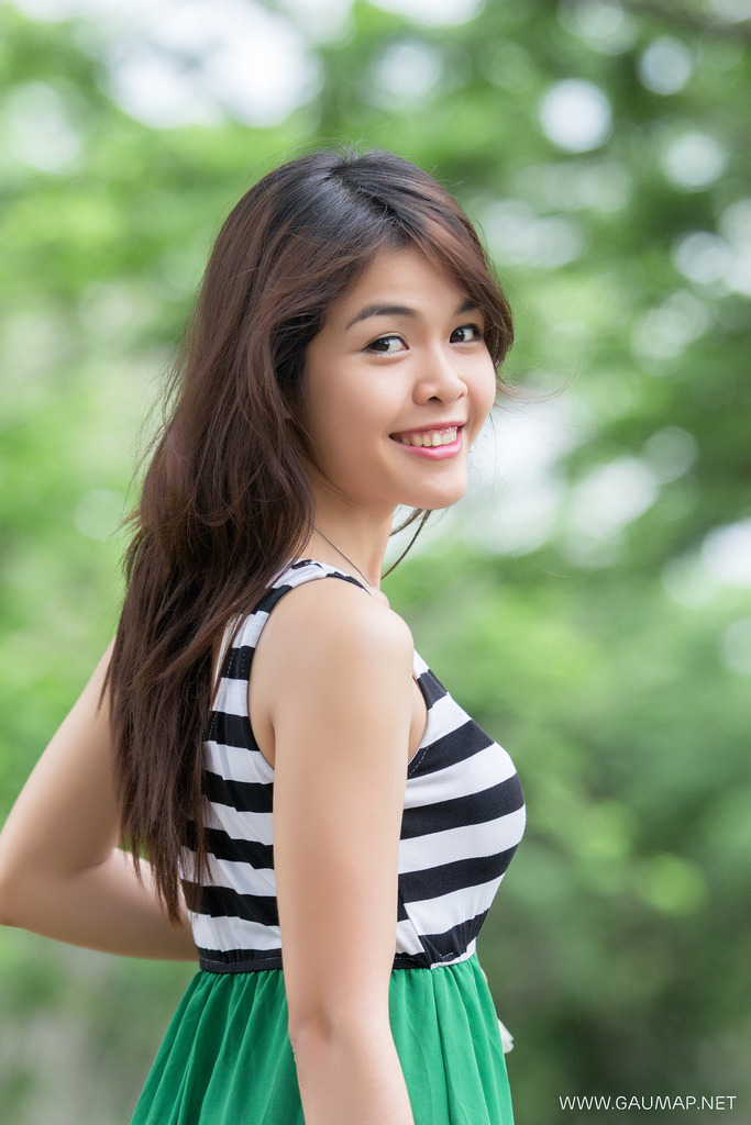 美女打开腿露出奶口扒开摸视频
